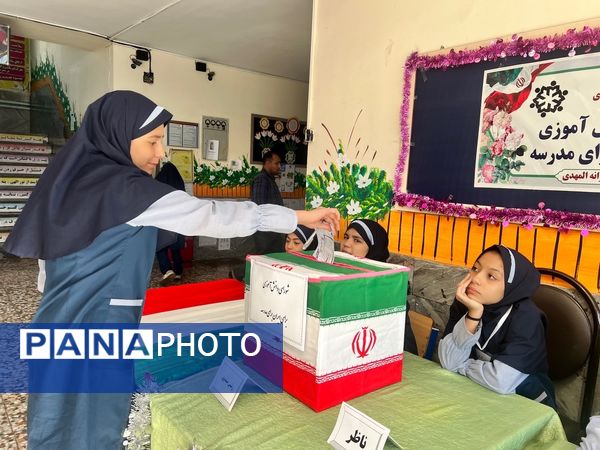 بیست و هفتمین‌ انتخابات شورای دانش‌آموزی دبستان دخترانه المهدی ناحیه 2 کرج