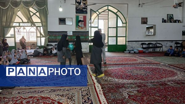 شادی‌ و‌ امید‌ در‌ دبستان‌ شهید‌ دیالمه‌ به‌ مناسبت‌ روز‌ جهانی‌ کودک‌