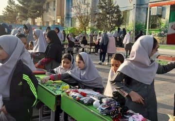 بازارچه دانش‌آموزی با شورواشتیاق در دبستان نیایش برگزار شد