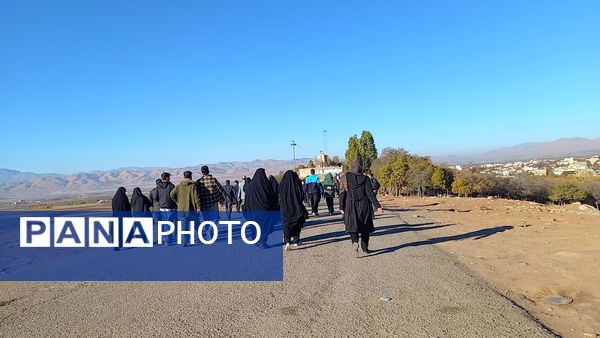 همایش پیاده‌روی خانوادگی گرامیداشت هفته بسیج در شهرستان سلسله 