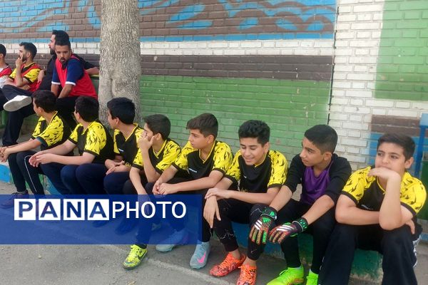 برگزاری مراسم افتتاحیه زمین چمن مصنوعی در دبیرستان شاهد علامه طباطبایی ناحیه دو شهرری 
