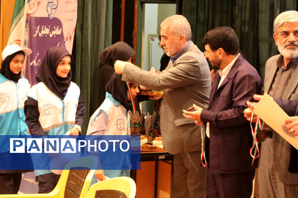 آیین تقدیر از برگزیدگان جشنواره سفیران سلامت استان قم