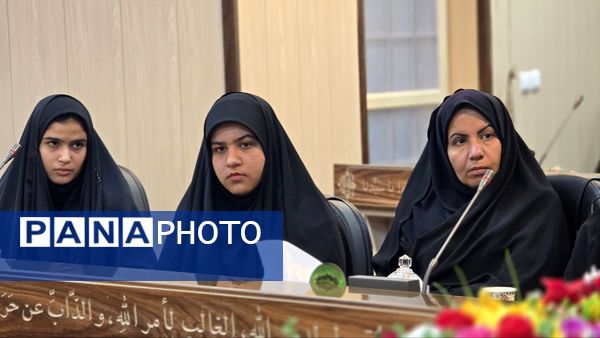 دیدار مدیران و فرماندهان بسیج دانش‌آموزی با امام جمعه بافق