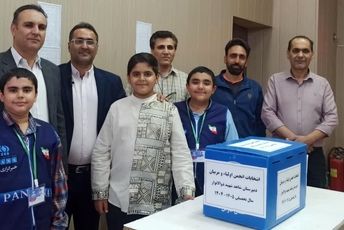 انتخاب اعضای انجمن اولیا و مربیان دبیرستان شاهد ذوالانوار ناحیه دو شیراز