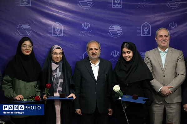 نشست صمیمی وزیر آموزش و پرورش با مدال آوران المپیادهای جهانی