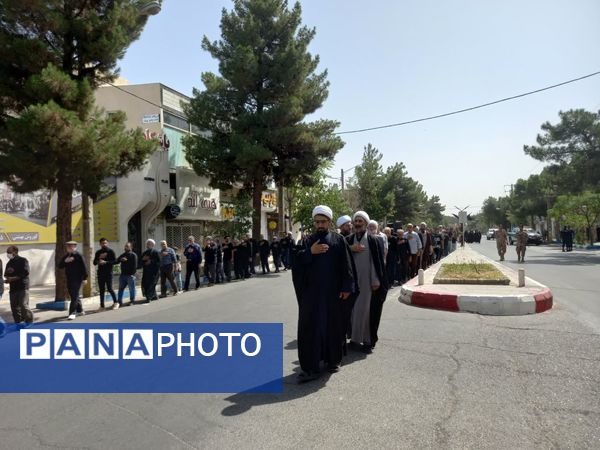 حضور دانش‌آموزان و فرهنگیان تربت‌جامی در عزاداری اربعین حسینی