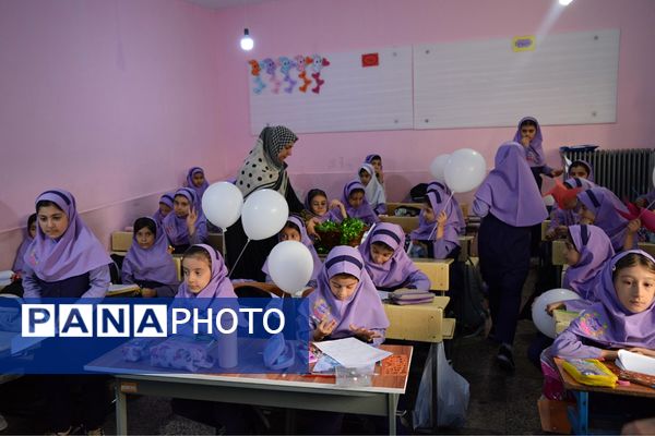 جشن میلاد حضرت زینب(س) با حضور مادر پرستار در دبستان علویان بهارستاندو