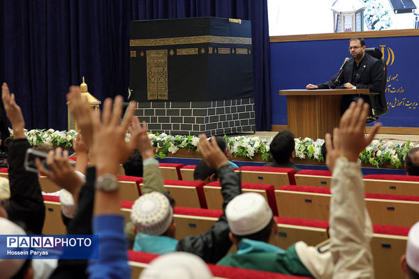 مراسم آموزش کاروان‌های عمره دانش‌آموزی به دانش‌آموزان عازم سرزمین وحی