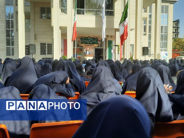 مراسم باشکوه زنگ ایثار و مقاومت در دبیرستان مصلی نژاد حضرت ام البنین