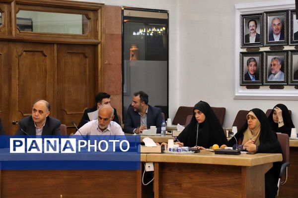آیین رونمایی از پوستر گرامیداشت روز ملی صنعت و معدن