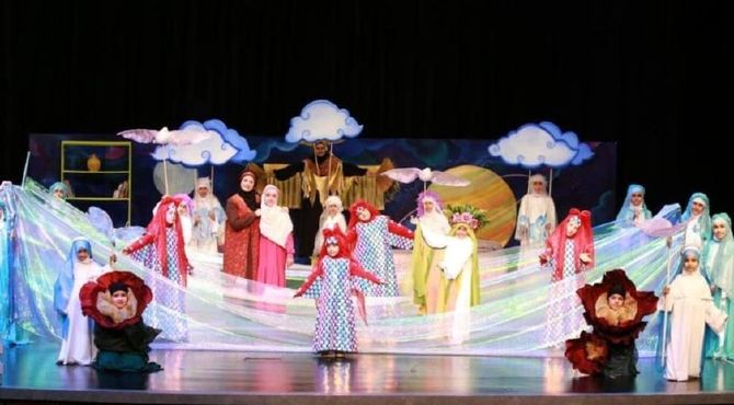 حضور ۵۰ دختر هنرمند در اجرای نمایش «دنیا و یه روز عجیب»