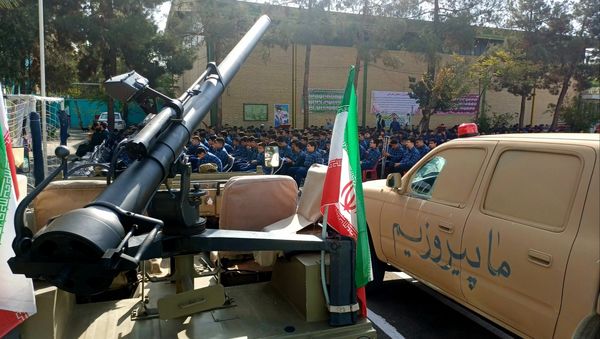دفاع مقدس در قاب تاریخ میان دانش آموزان