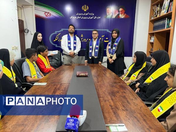 مراسم تجلیل از دانش‌آموز خبرنگاران بندرلنگه