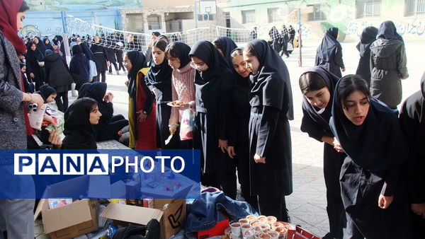 بازارچه کسب و کار دانش‌آموزان دختر در دبیرستان متوسطه اول معلم