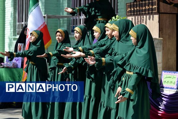 جشن عاطفه‌ها؛ لبریز از مهربانی در دبستان دخترانه قدر بهارستان ۲