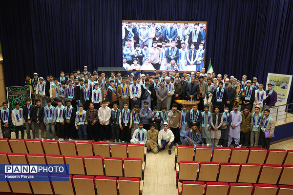 مراسم آموزش کاروان‌های عمره دانش‌آموزی به دانش‌آموزان عازم سرزمین وحی