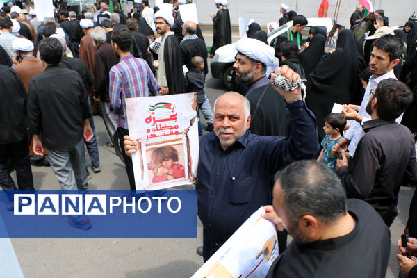 راهپیمایی نمازگزاران جمعه قم در محکومیت جنایات اردوگاه «النصیرات»