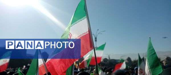 حضور پررنگ پیشتازان، جلوه‌ای از نشاط و بصیرت دانش‌آموزی در سیزده آبان