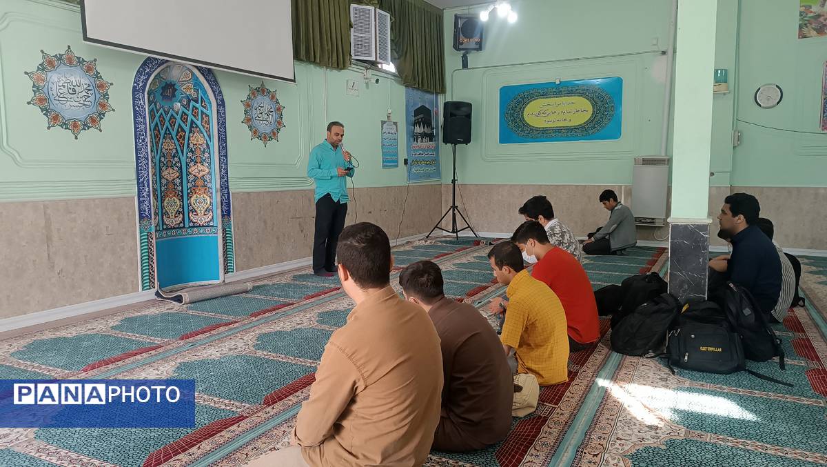 زیارت عاشورا در دهه کرامت در دبیرستان شاهد ابوذر غفاری نیشابور