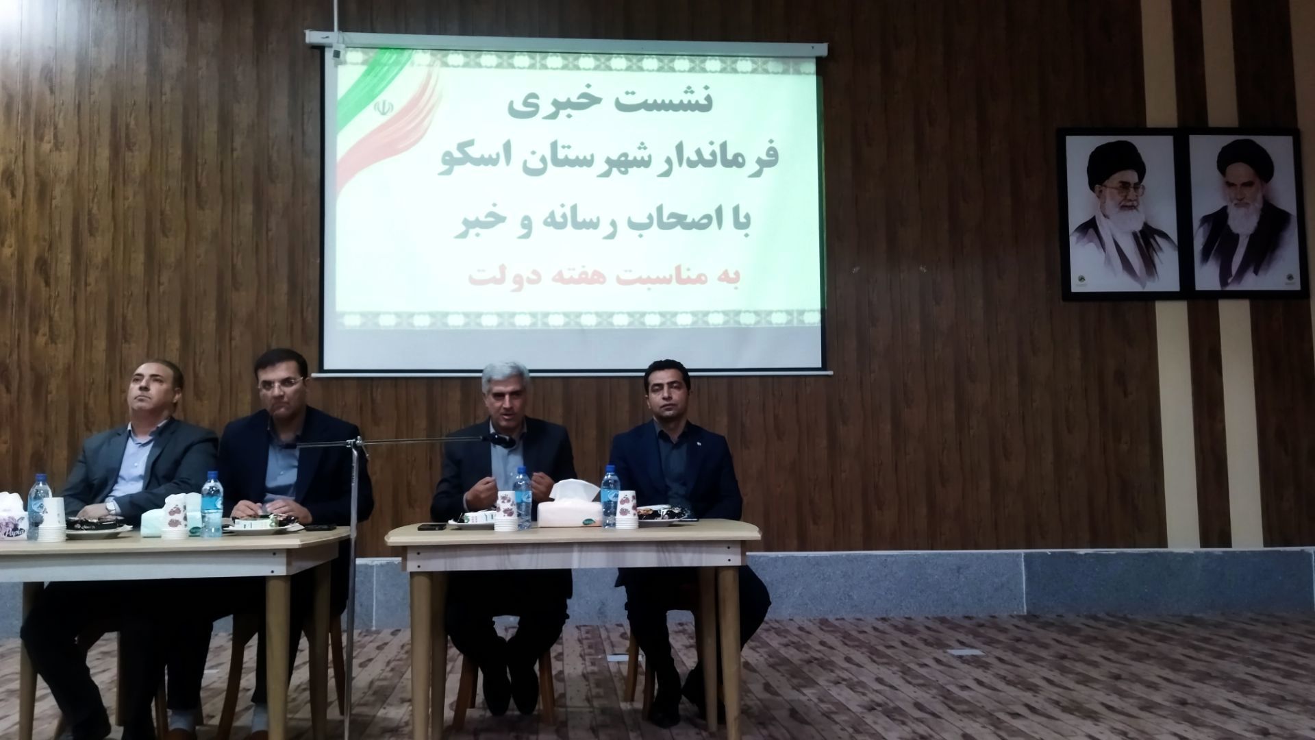  نشست خبری هفته دولت فرماندار اسکو