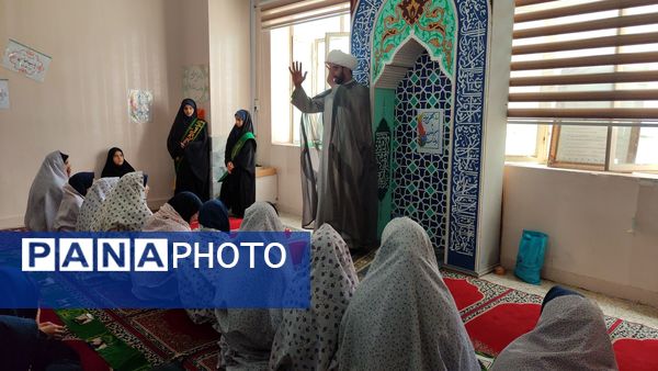 محفل نماز جماعت در دبیرستان شاهد تکتم