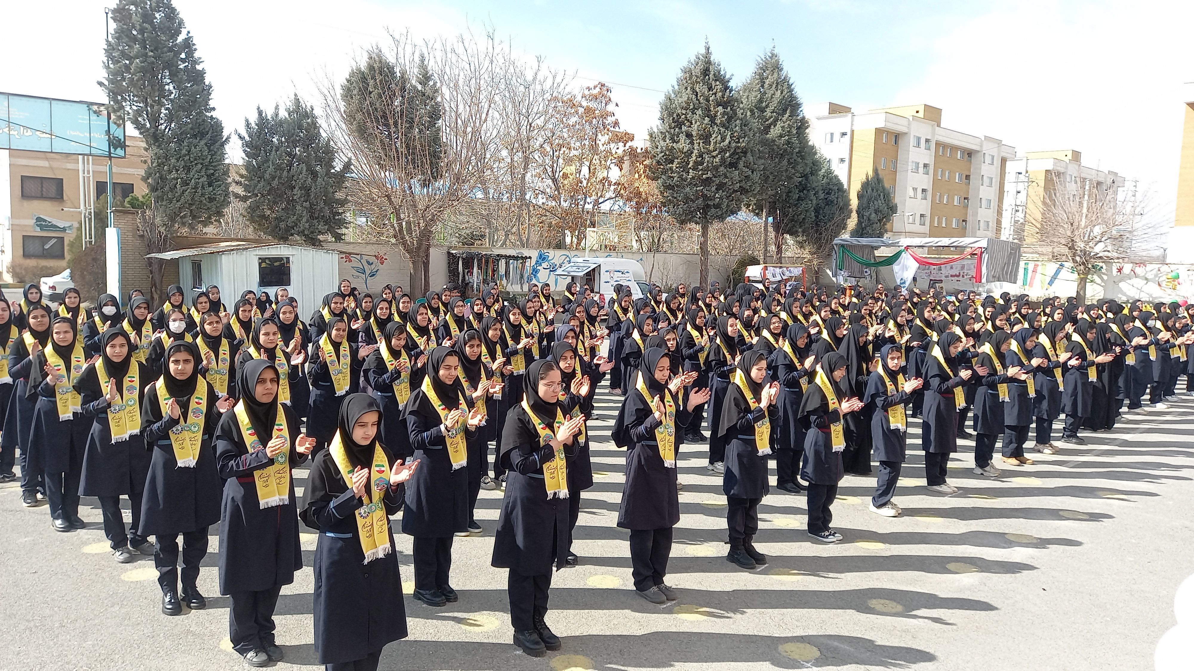 همایش بزرگ یاوران انقلاب در آموزشگاه دخترانه جنت ملارد 