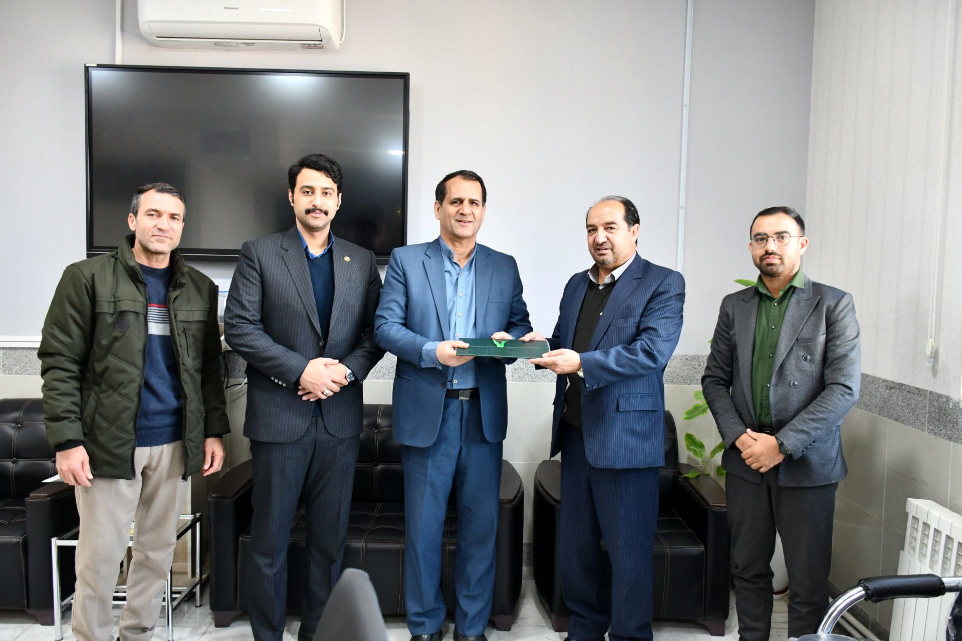 امضای تفاهم‌نامه همکاری آموزش و پرورش مه‌ولات با کلینیک دندانپزشکی شریف