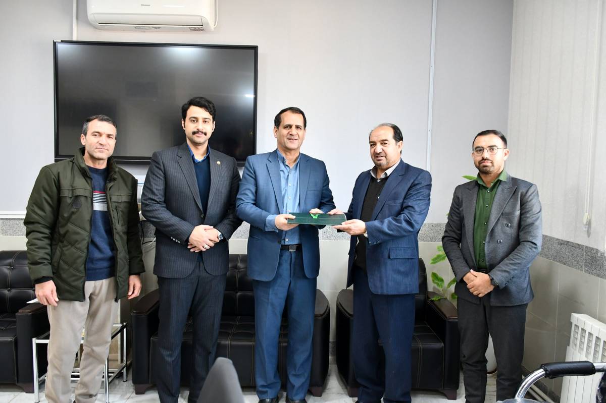 امضای تفاهم‌نامه همکاری آموزش و پرورش مه‌ولات با کلینیک دندانپزشکی شریف