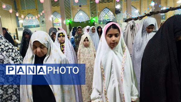 مراسم معنوی اعتکاف دانش‌آموزی در مسجد امام خمینی(ره)