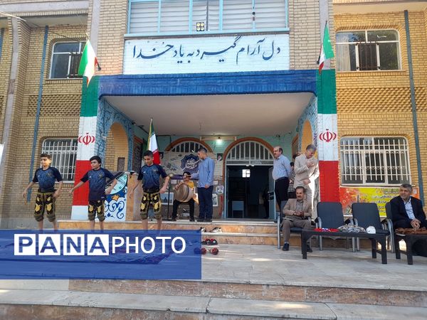 برگزاری کارگاه‌های علمی پژوهش‌سرای خوارزمی در دبیرستان امام جعفر صادق(ع) ناحیه سه کرج 