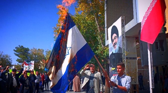 دانش آموزان ایرانی حماسه های بزرگی را در عرصه نبرد و دانش و خودسازی رقم زدند