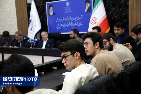 نشست صمیمی وزیر آموزش و پرورش با مدال آوران المپیادهای علمی
