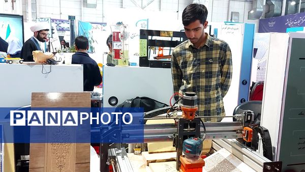 غرفه افتخارات و دستاوردهای هنرستان استعدادهای درخشان امیرکبیر ناحیه شش 