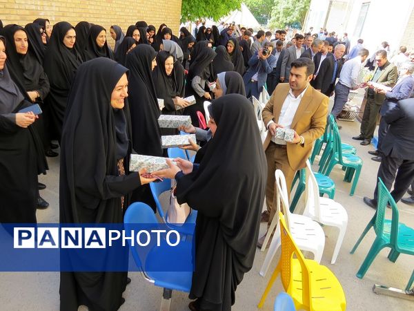 تقدیر از کارکنان‌ اداره‌کل آموزش و پرورش خراسان شمالی 