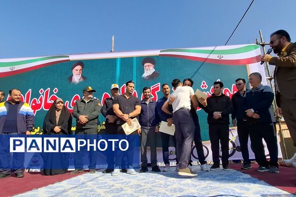  همایش بزرگ پیاده روی خانوادگی در نسیم‌شهر 