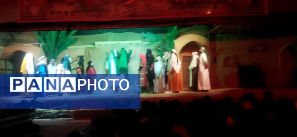 حضور دانش‌آموزان دبستان پسرانه فضیلت در نمایش آیینی یاس نبوی
