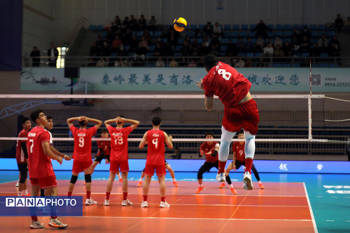 تخریب دیوار چین مقابل قدرت پسران بلندقامت دانش آموز ایران/ صعود تاریخی