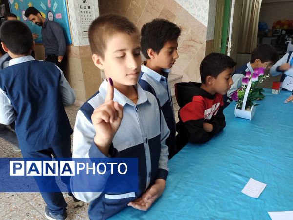 برگزاری انتخابات شورای دانش‌آموزی در مدرسه جیحون خاتم