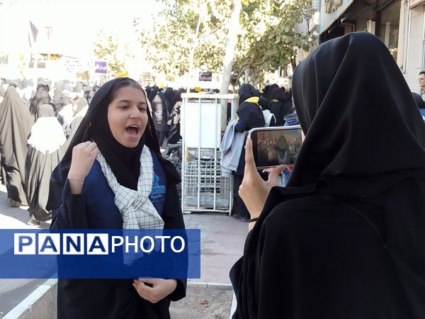 حضور پرشور دانش‌آموز خبرنگاران پانا کاشمر در راهپیمایی ۱۳ آبان