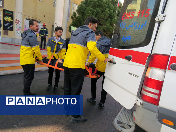 برگزاری مانور زلزله در هنرستان محمودیه شهرستان بجنورد 