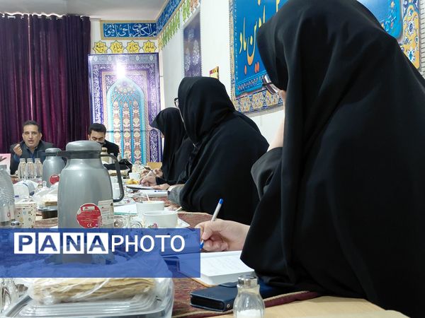 جلسه  مدیران متوسطه اول مدارس در دبیرستان شهرآرا دو