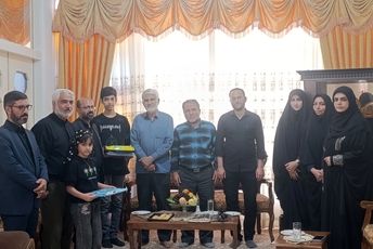 حضور مسئولین آموزش و پرورش کاشان در منزل شهید راه قدس 