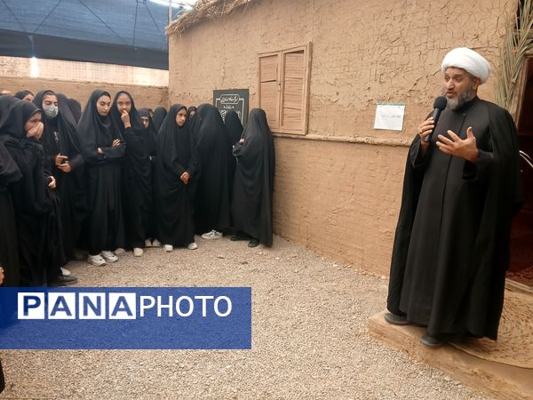 بازدید دانش آموزان باخرز از نمایشگاه ریحانه النبی