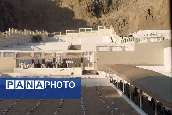 از پشت میز نیمکت تا زیر آسمان مدینه