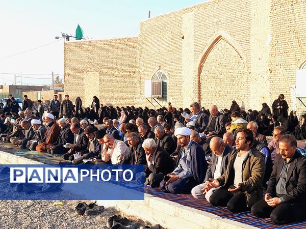 قرائت دعای باران و نماز جماعت در روستای دهنو خلیل آباد