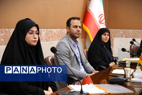 هم‌افزایی نیروهای پرورشی قطب پرند در نشست تخصصی رباط‌کریم