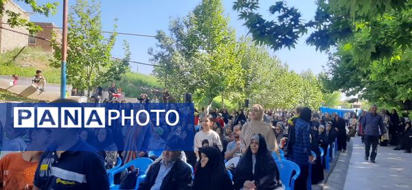 همایش پیاده‌روی خانوادگی در شازند 