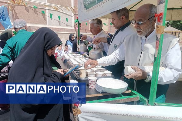 مراسم  پرچم گردانی  بارگاه حضرت علی بن موسی‌الرضا (ع) در مدرسه باهنر ملارد به مناسبت دهه کرامت