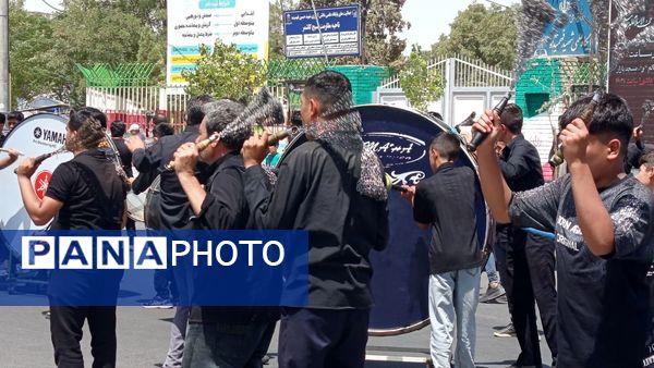 آیین زنجیر زنی در روز عاشورا