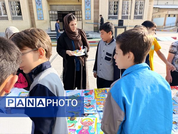 برگزاری نمایشگاه کتاب در دبستان معلم دو آشخانه 